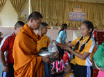 พิธีทำบุญตักบาตร เนื่องในวันเด็กแห่งชาติ ประจำปี 2557