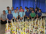คณะครู และนักเรียนโรงเรียนลาซาลจันทบุรี(มารดาพิทักษ์) ร่วมจัดดอกไม้ในงานเสกสุสาน