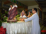 ส่งความสุขเทศกาลพระคริสตสมภพ โดยอัญเชิญพระกุมารนำพระพร แก่คณะภราดา ครูและนักเรียน ณ โรงเรียนลาซาลจันทบุรี(มารดาพิทักษ์) วันที่ 11 ธันวาคม 2557
