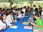 ผู้ปกครองและนักเรียน ลงทะเบียนประจำปีการศึกษา 2558 ณ ลานสเตเดี่ยมโรงเรียนลาซาลจันทบุรี(มารดาพิทักษ์) วันที่ 13 พฤษภาคม 2558 