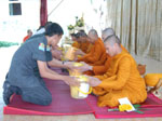 พิธีทำบุญตักบาตรข้าวสารอาหารแห้ง เนื่องในวันอาฬาหบูชาและวันเข้าพรรษา ณ โรงเรียนลาซาลจันทบุรี(มารดาพิทักษ์) วันที่ 14 กรกฎาคม 2559