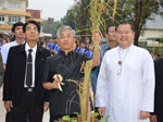 เกี่ยวข้าว “สืบสานงานพ่อ ตามหลักปรัชญาของเศรษฐกิจพอเพียง” พิธีเปิด สวน"ตามรอยเท้าพ่อ"  นายวิทูรัช ศรีนาม ผู้ว่าราชการจังหวัดจันทบุรี เป็นประธานในพิธี โรงเรียนลาซาลจันทบุรี(มารดาพิทักษ์) วันที่ 13 ธันวาคม 2559